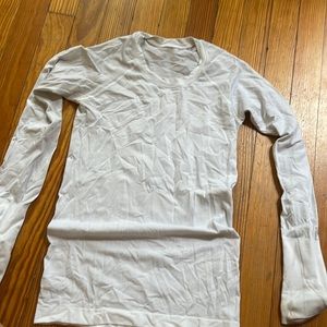 LULULEMON long sleeve Swiftly top, size 6